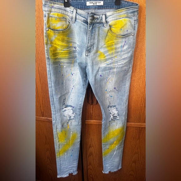 Trendy Men's Skinny Jeans with Artistic Yellow and Blue Design